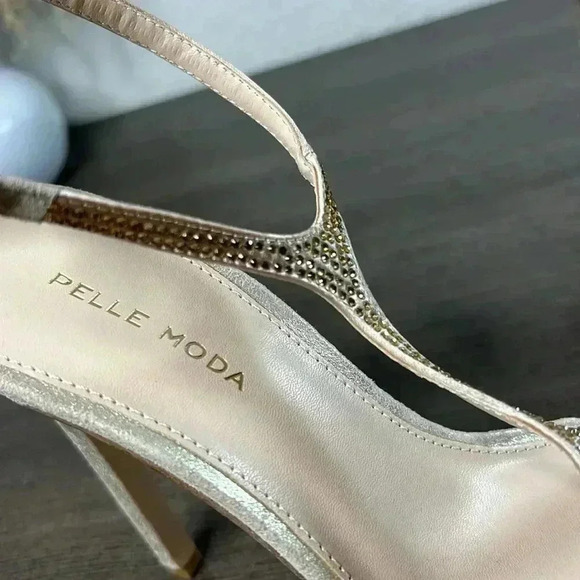 PELLE MODA Onora T-strap Sandal In Platinum Size 10M - Picture 8 of 9